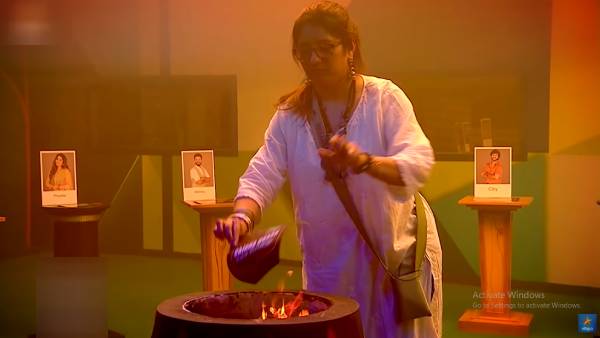 நாமினேஷன் பண்ணிட்டு… ஸ்வீட் பர்சன் அது இதுனு.. பிரியங்காவை கேள்வி  கேட்ட நெட்டிசன்ஸ் !