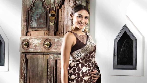  ராஜமாதா போல கம்பீரமாக சேலையில் தெறிக்கவிடும் நடிகை ஆண்ட்ரியா!