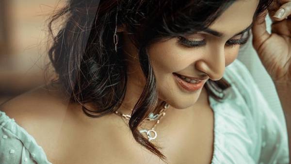 வெட்கத்தின் அளவை கூட்டிய ரம்யா நம்பீசன்... மாடர்ன் அவுட்பிட்டில் ஜொலிப்பு 