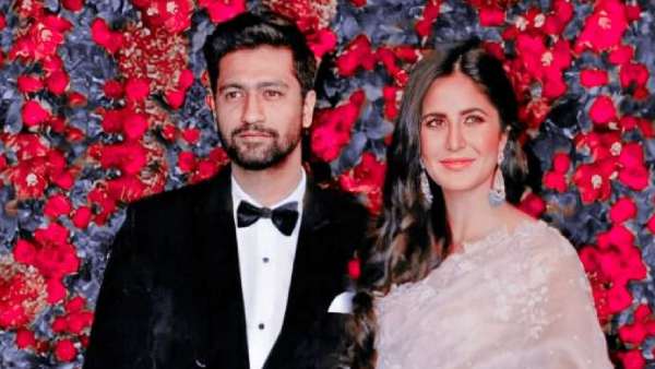 தன்னை விட 5 வயது சிறிய நடிகரை திருமணம் செய்யும் பிரபல நடிகை... கல்யாணம் எங்கேன்னு பாருங்க? 