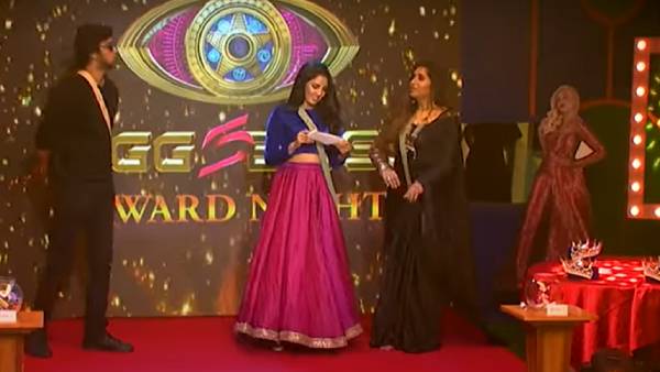 விஷ பாட்டீல்.. தொட்டாச்சினிங்கி.. சிம்பிளி வேஸ்ட்... விருது விழாவை வைத்து கொளுத்தி போட்ட பிக்பாஸ்! 