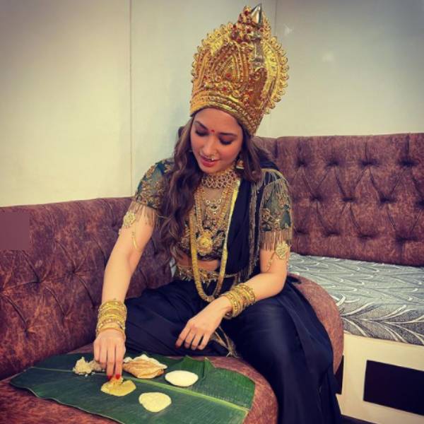 வாழை இலையில் உணவு