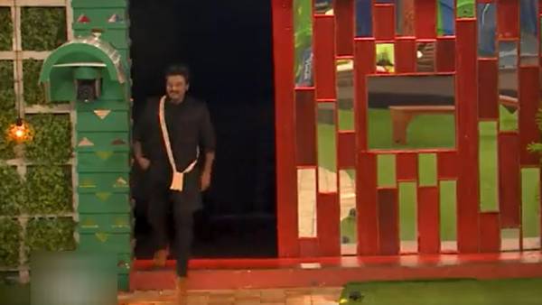 மாஸ் எண்ட்ரி