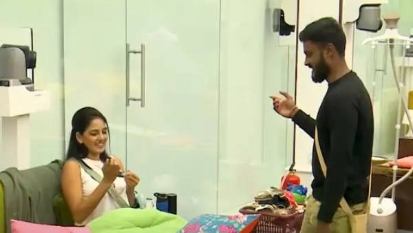 பாவனியை காதலிக்கிறேன்