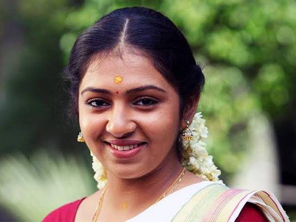 முதல் படத்திலேயே ரசிகர்களின் மனதை ஈர்த்து