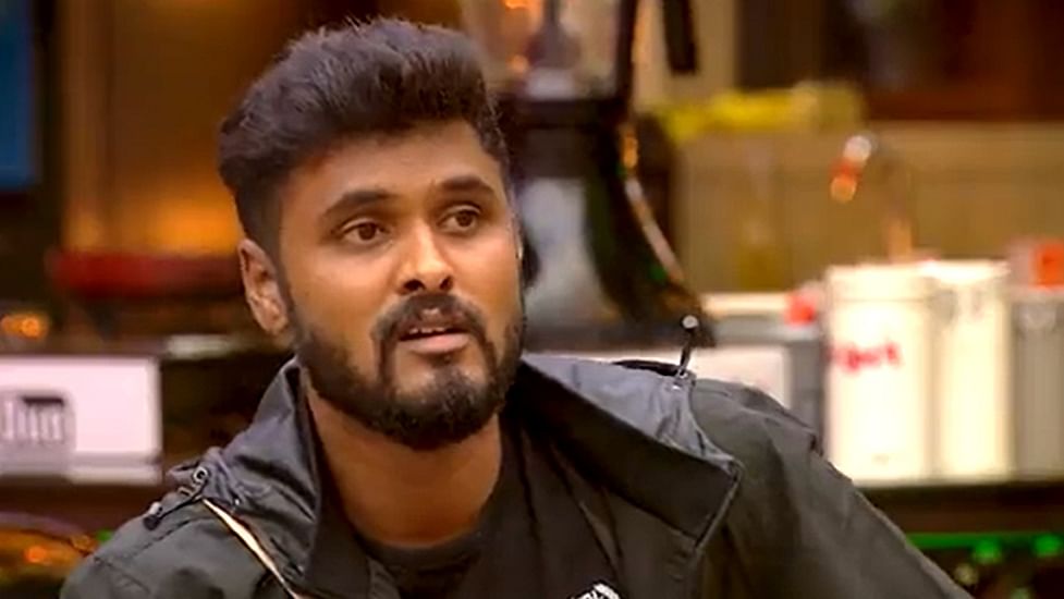 16 வயசா இருக்கும் போது அம்மாவ கொலை பண்ணிட்டாங்க.. வீட்டிலேயே முடங்கிய பிக்பாஸ் அமீர்.. பகீர் தகவல்! 