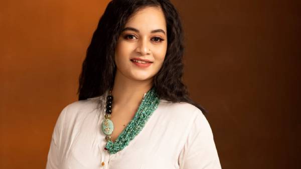 போலீஸ் யூனிஃபார்மில்