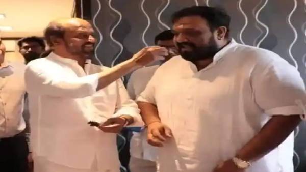 வசூலை குவித்த அண்ணாத்த.. இயக்குநர் சிவாவுக்கு தங்க செயின் பரிசளித்த சூப்பர்ஸ்டார் ரஜினிகாந்த்!