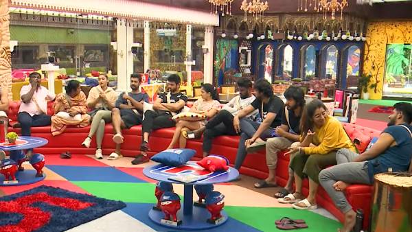 ரெண்டு பேரும் இங்கிலிஷ்ல கழுவி ஊத்திக்குறாங்களே.. பிக்பாஸ் புரமோவை பார்த்து காண்டாகும் நெட்டிசன்ஸ்! 