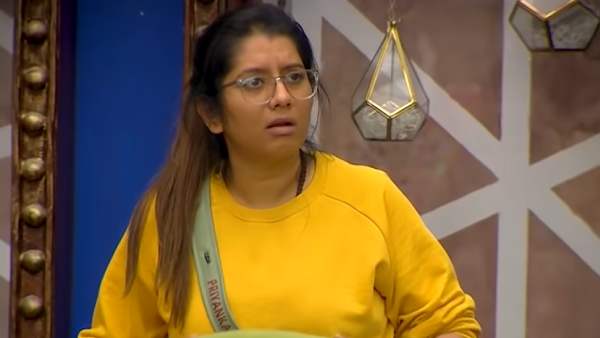 பார்… முழு சைக்கோவாக மாறிய பிரியங்காவை பார்… கலாய்க்கும் நெட்டிசன்ஸ் !