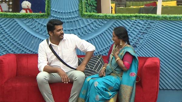 கட்டிப்பிடித்து முத்தம் கொடுத்து