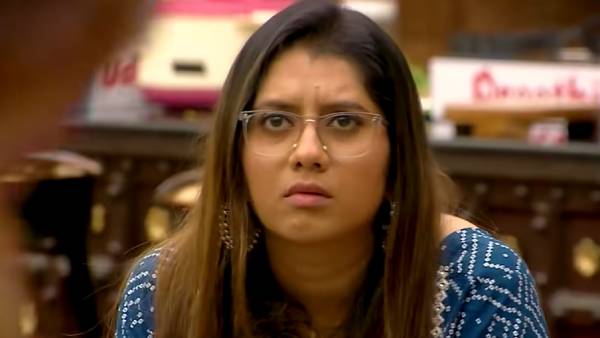 மொத்த மரியாதையையும் இழந்த பிரியங்கா.. கேவலமா விளையாடுறீங்க.. கழுவி  ஊற்றும் நெட்டிசன்ஸ்! 