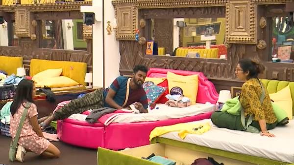 பாவனியை விடாது துரத்தும் அமீர்.. பிக் பாஸ் வீட்டுக்குள் ஒரு காதல் கதையை உருவாக்கும் பிரியங்கா!