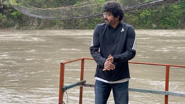 29 வருட சினிமா பீஸ்ட்.. வைரலாகும் தளபதி விஜய்யின் செம கேஷுவல் க்ளிக்.. கொண்டாடும் ரசிகர்கள்!