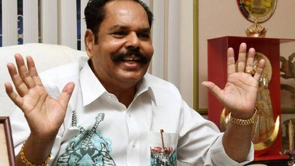 தங்ககாசு யாருக்கு கொடுப்பீங்க