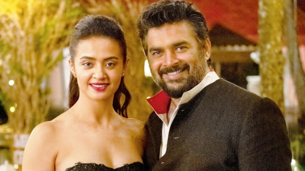 மனைவியாக சுர்வின் சாவ்லா