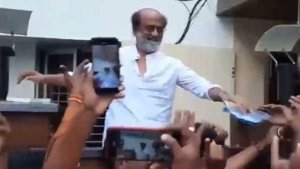 வீட்டுமுன் குவிந்த ரசிகர்கள்