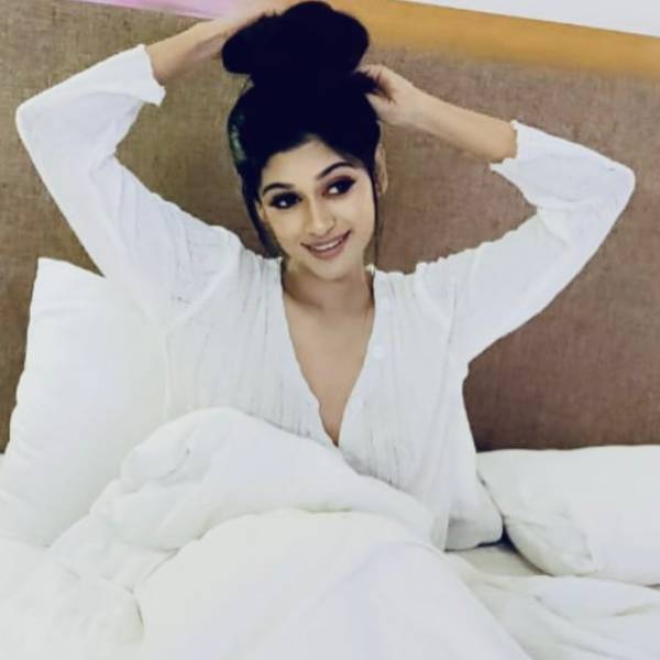 தூங்கி எழுந்தபடி