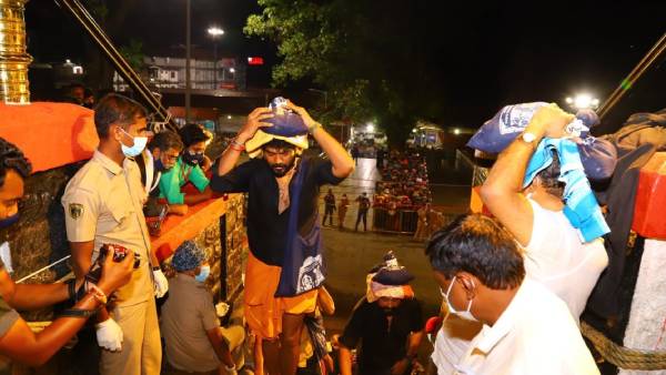 ஜோதி தரிசனத்தை பார்க்க ஆவலாக இருக்கிறேன்...இருமுடிகட்டி ஐயப்ப தரிசனம் செய்த விக்னேஷ் சிவன்... 