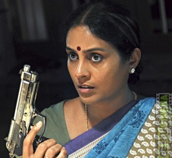 துப்பாக்கியை சிறப்பாக கையாண்ட சரண்யா