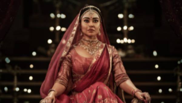 அட என்ன சொல்றீங்கப்பா… அரசக் குடும்பத்தைச் சேர்ந்தவரா ஸ்ரேயா?