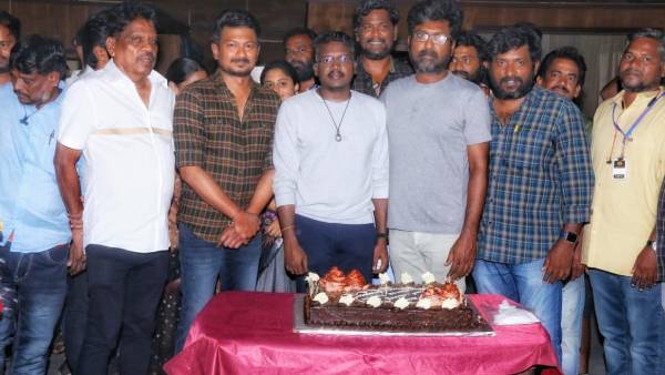 Director Mariselvaraj Celebrates Birthday in Maamannan shooting spot Director Mariselvaraj Celebrates Birthday in Maamannan shooting spot