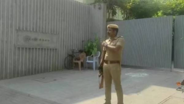 சூர்யா வீட்டிற்கு பாதுகாப்பு