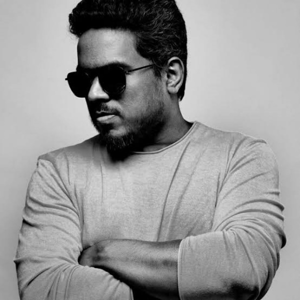 தயாரிப்பாளராக அறிமுகமானார்