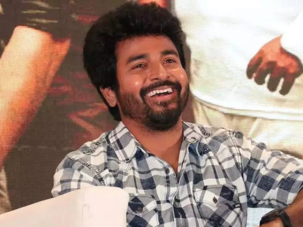 சின்னத்திரையில் தொகுப்பாளராக