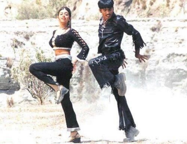 ரசிகர்களை கவர்ந்த நடனம்