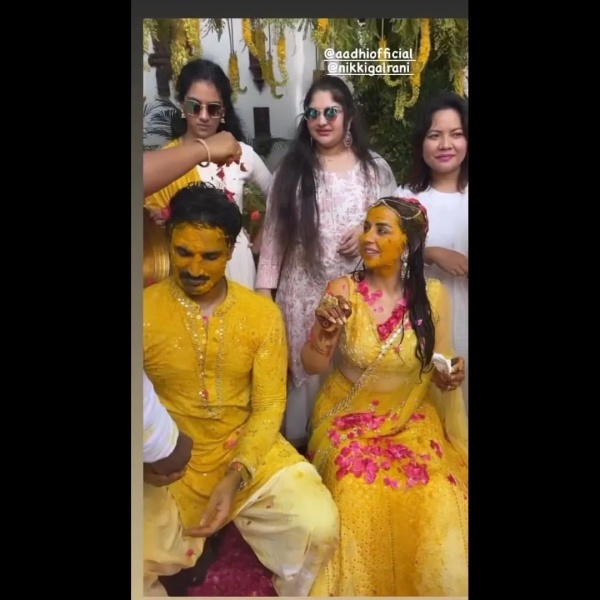 ஆர்யா சாயிஷா வாழ்த்து