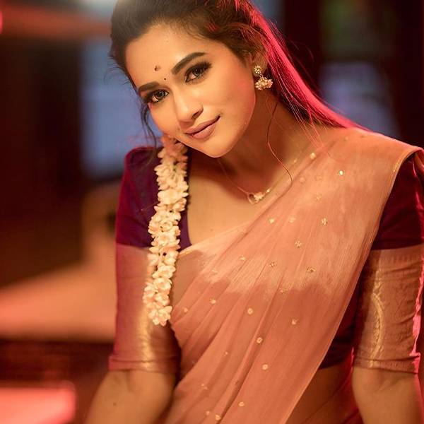 பாண்டியன் ஸ்டோர்ஸ் சீரியலில் மீண்டும் மாற்றப்படும் முல்லை...புது முல்லை இவர் தானா? | Will Pandian Stores Mullai character changed again...Do you know who is new Mullai? 4 புதிய முல்லை இவரா