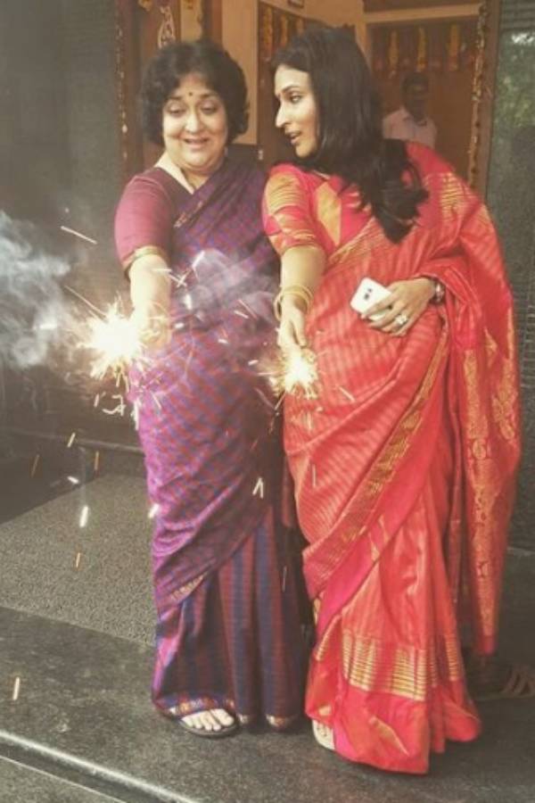 ஒளியேற்றிய அன்னை