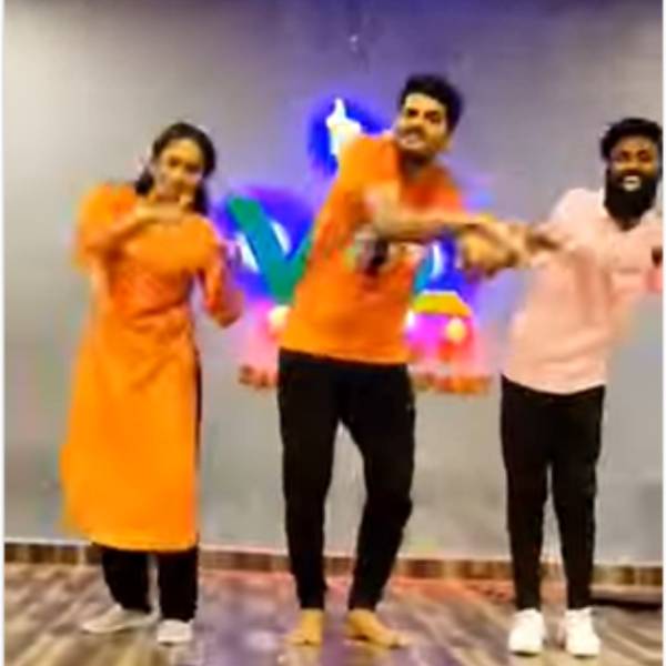 கணவருடன் குத்தாட்டம்