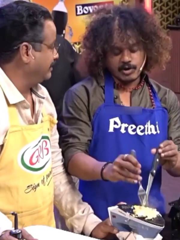 அயர்ன் பாக்சில் முட்டை ஆம்லேட்