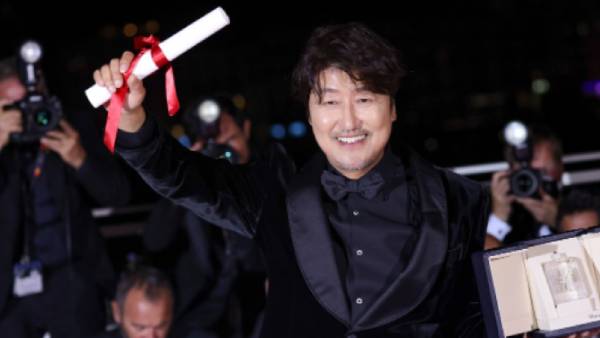 சிறந்த நடிகருக்கான கேன்ஸ் 2022 விருது.. யாருக்கு கொடுக்கப்பட்டுருக்கு தெரியுமா? 