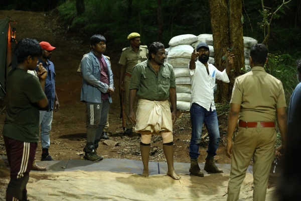 செட்டிலேயே பட்டையை கிளப்புறாரே