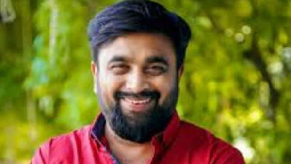 இயக்குநர் -நடிகராக சாதனை