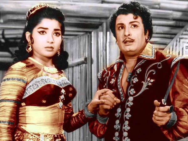 திரைத்துறைக்கண்ட 4 முதல்வர்கள்
