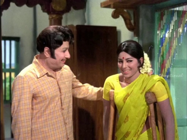 இரண்டு வேடங்களில் எம்ஜிஆர் அசத்தல்