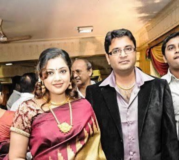 கலங்க வைக்கும் மீனாவின் போஸ்ட்