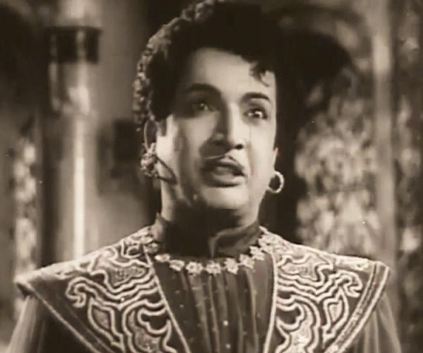 வில்லனுக்கும் சிறப்பான வசனத்தை வைத்தவர்