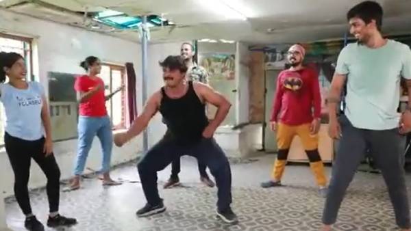 “சக்கு சக்கு வத்திக்குச்சி“