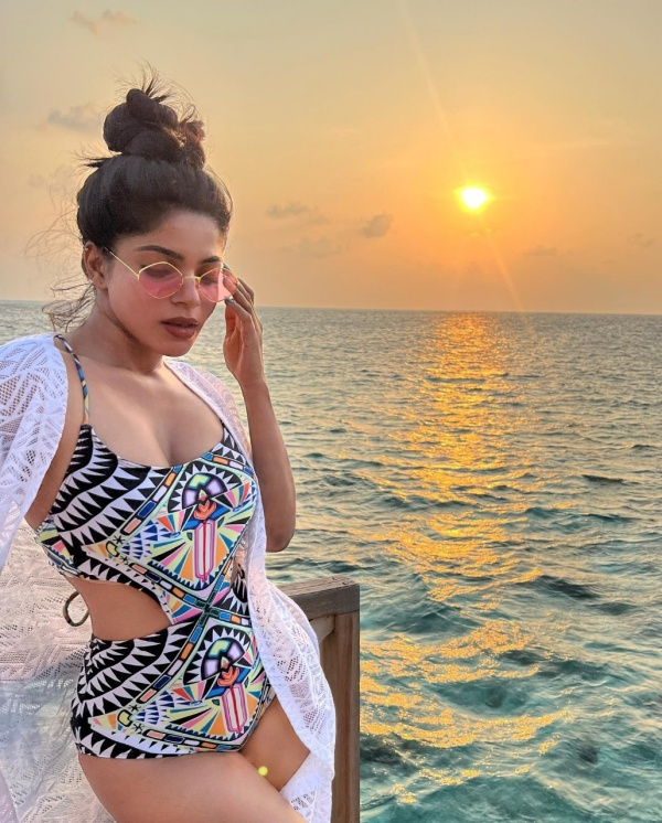 விஜய் பட டைட்டிலை அபேஸ் பண்ண பிகில் நடிகர்.. பேச்சுலர் பட நடிகை தான் ஹீரோயினாம்! | Kathir and Divyabharathi starrer movie titled Love Today 4 பேச்சுலர் ஹீரோயின்