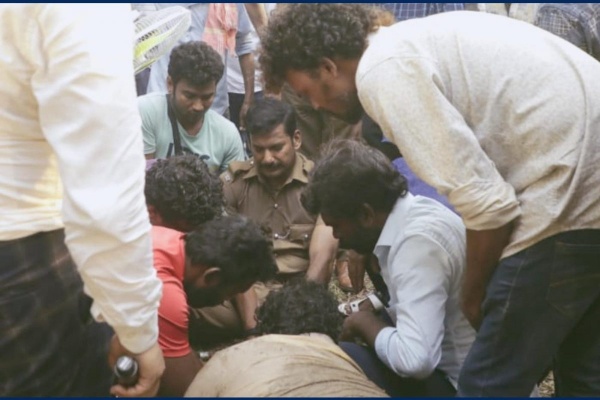 லத்தி படப்பிடிப்பில் விபத்துக்குள்ளான விஷால்.. ஷூட்டிங் பாதியில் நிறுத்தம் ! | Actor vishal got accident in lathi movie shoot 3 காலில் காயம்