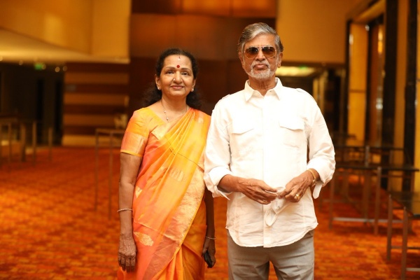 ஷோபாவுடன் மலர்ந்த பால்யபருவ காதல்
