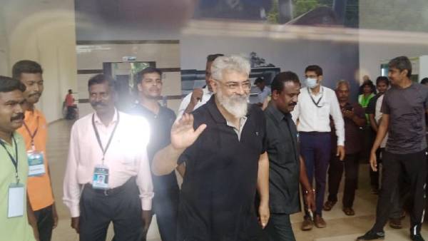 அச்சு அசலாய் அப்படியே இருக்கு