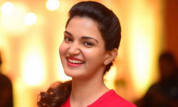 மேக்கப் இல்லை