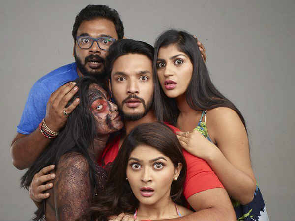 இருட்டு அறையில் முரட்டுக் குத்து