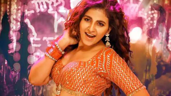 சமந்தாவுக்கே டஃப் கொடுத்த அஞ்சலி… கவர்ச்சி உடையில் ஐட்டம் பாடலுக்கு டான்ஸ் !